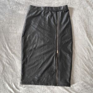 Pencil zipped leather skirt